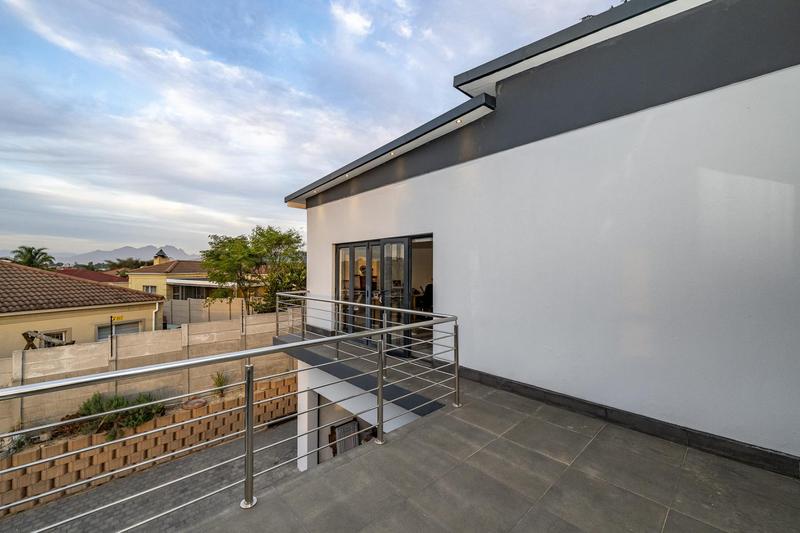 4 Bedroom Property for Sale in Kaapsig Western Cape